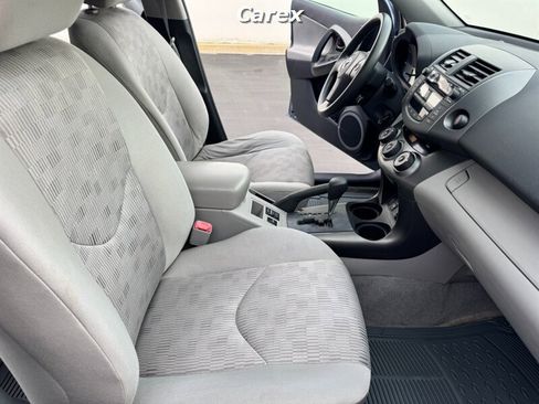 Used 2011 Toyota RAV4 image 17