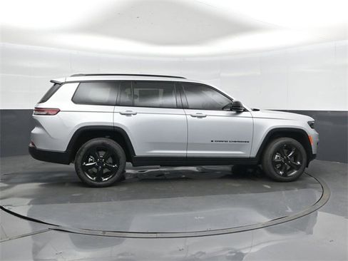 New 2025 Jeep Grand Cherokee L Altitude image 7