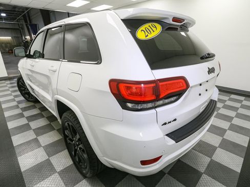 Used 2019 Jeep Grand Cherokee Altitude image 10