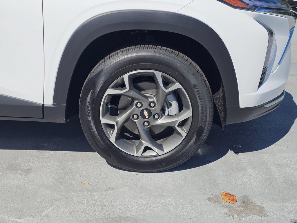 New 2026 Chevrolet Trax LT w/ Driver Confidence Package FWD image 9