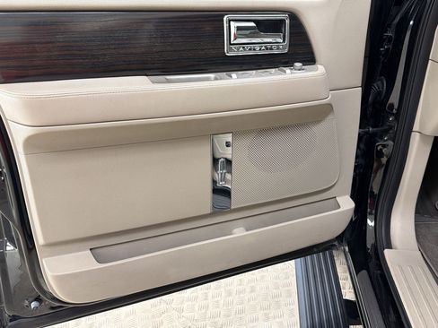 Used 2007 Lincoln Navigator 2WD image 13