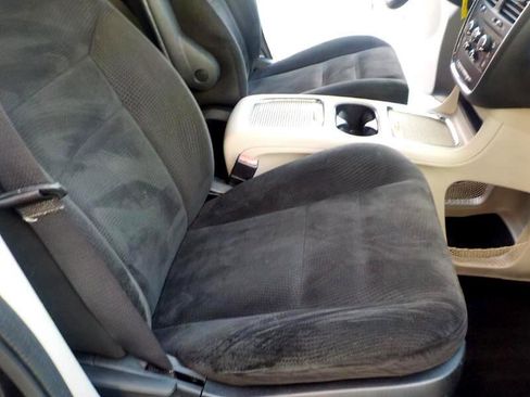 Used 2016 Dodge Grand Caravan SXT image 22