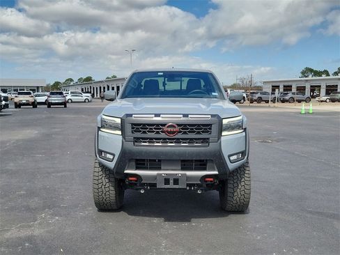 Used 2025 Nissan Frontier PRO-4X image 9