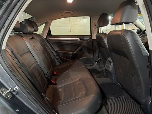 Used 2018 Volkswagen Passat 2.0T R-Line FWD image 12
