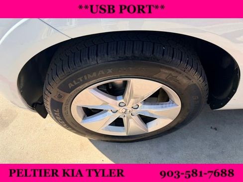 Used 2022 Volvo XC60 B5 Momentum image 5