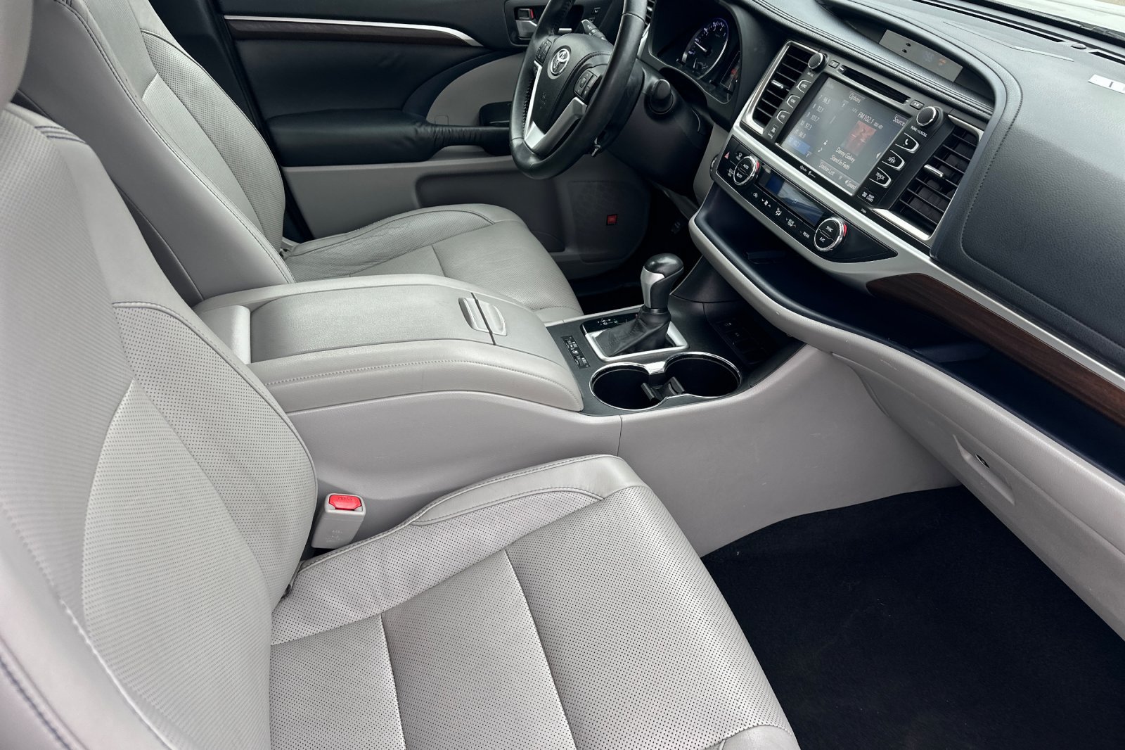 Used 2015 Toyota Highlander Limited FWD image 16