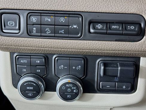 Used 2023 GMC Yukon XL Denali w/ Denali Reserve Package image 14