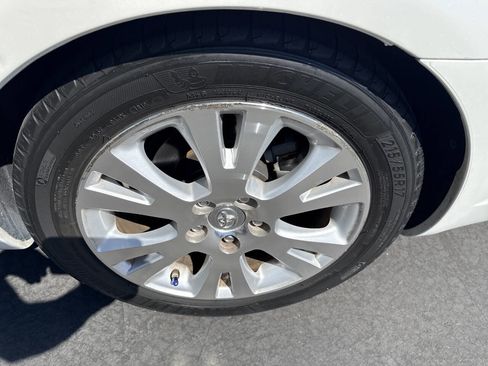 Used 2010 Toyota Avalon XLS image 30