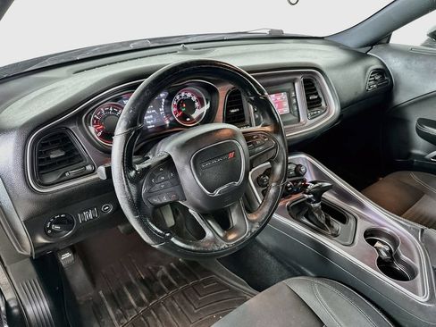 Used 2017 Dodge Challenger SXT RWD image 9