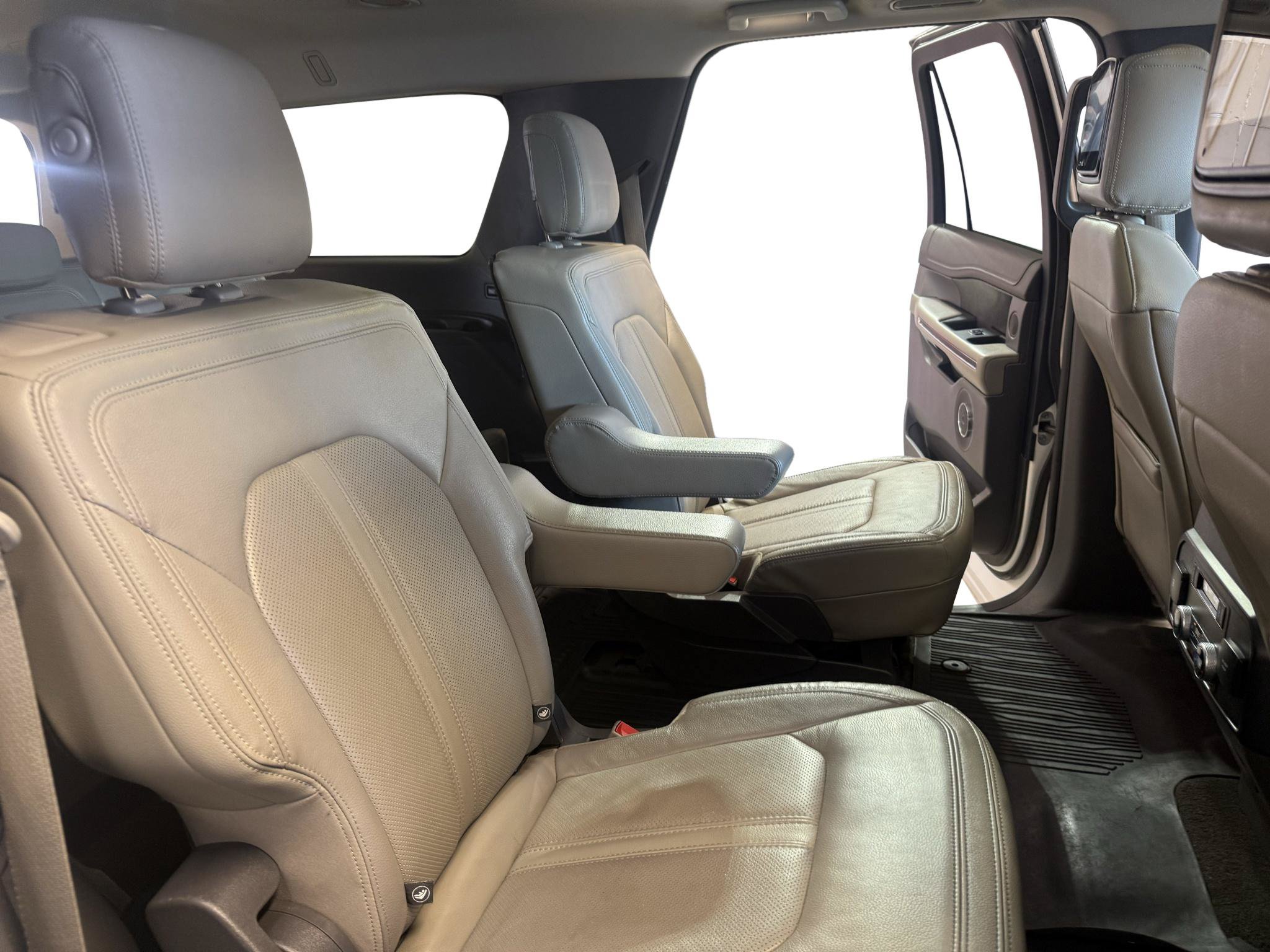 Used 2019 Ford Expedition Max Limited w/ Special Edition Package AWD/4WD image 15