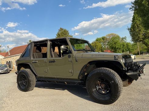 Used 2016 Jeep Wrangler Unlimited Sport image 2