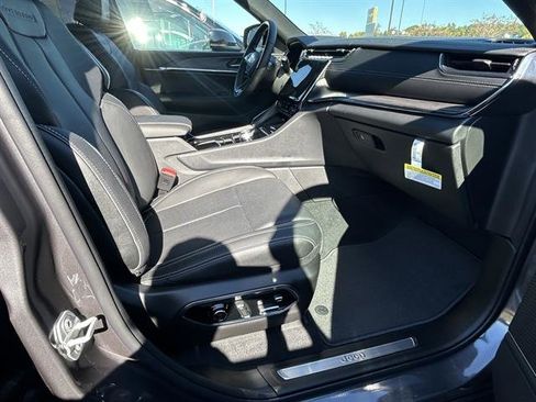 New 2025 Jeep Grand Cherokee Overland image 21