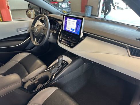 Used 2025 Toyota Corolla SE w/ SE Premium Package FWD image 17