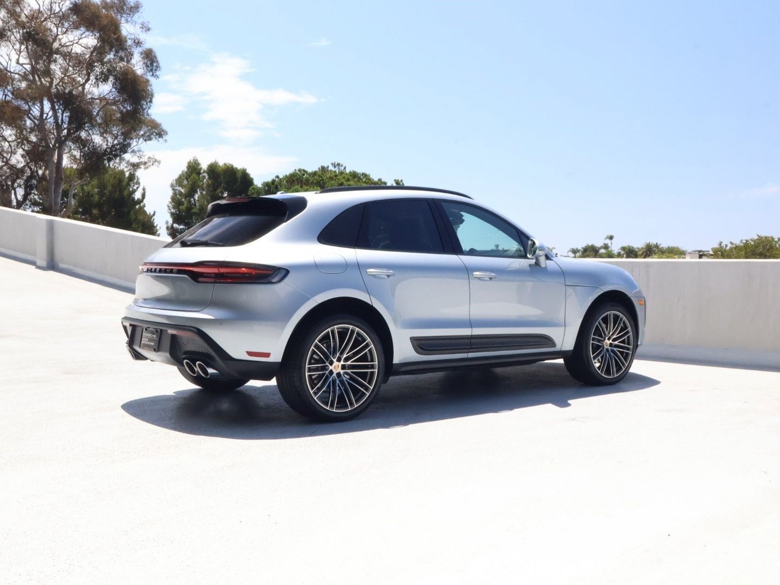 Certified 2026 Porsche Macan AWD/4WD image 8