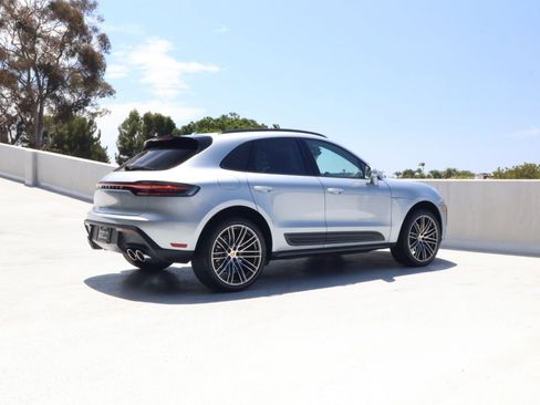 Certified 2026 Porsche Macan AWD/4WD image 8