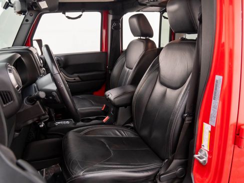 Used 2018 Jeep Wrangler Unlimited Sahara image 13