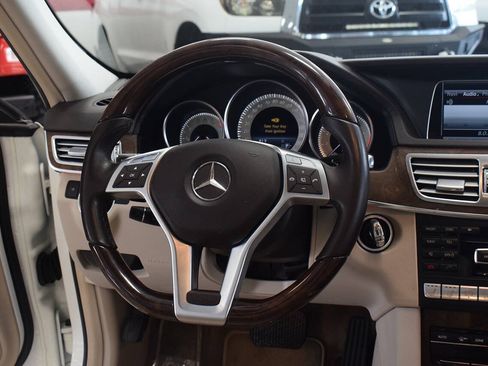 Used 2014 Mercedes-Benz E 550 4MATIC Sedan image 26