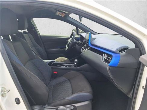 Used 2020 Toyota C-HR XLE FWD image 19