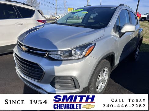 Used 2022 Chevrolet Trax LT w/ LT Convenience Package image 1
