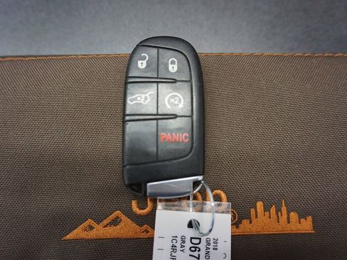 Used 2018 Jeep Grand Cherokee Limited image 19