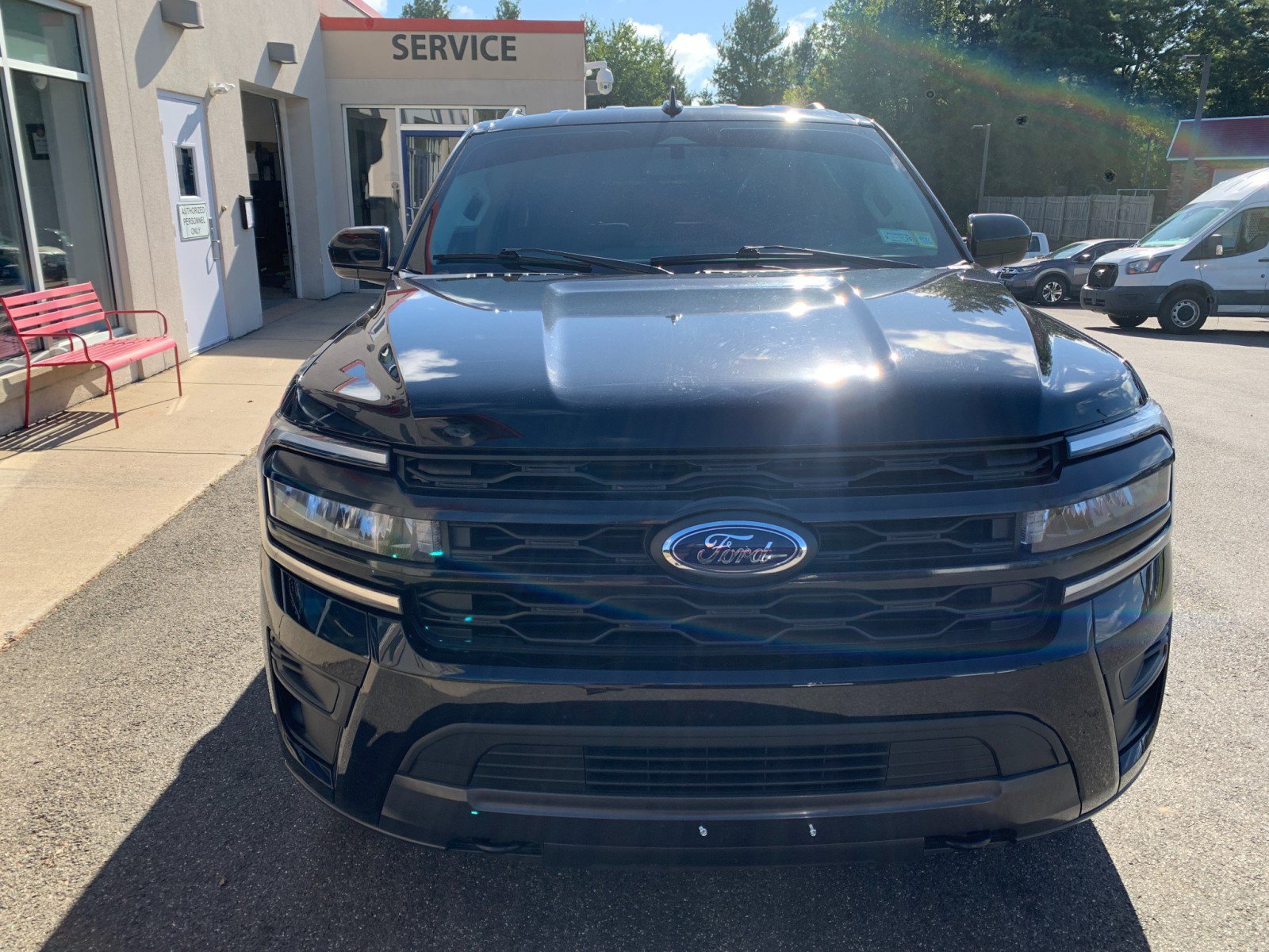 Used 2023 Ford Expedition XLT AWD/4WD image 2