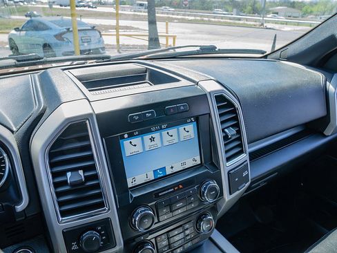 Used 2017 Ford F150 Lariat image 28