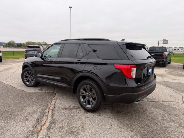 Used 2024 Ford Explorer XLT w/ Equipment Group 202A AWD/4WD image 6