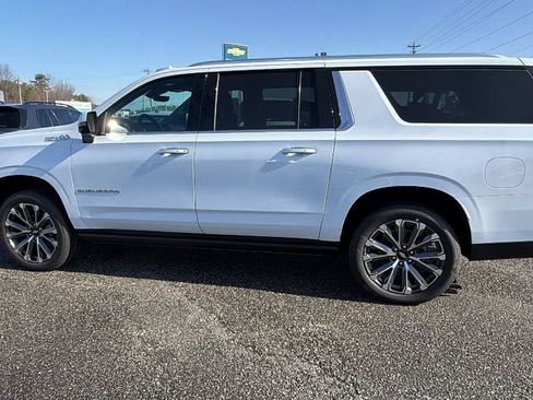 New 2026 Chevrolet Suburban High Country image 8