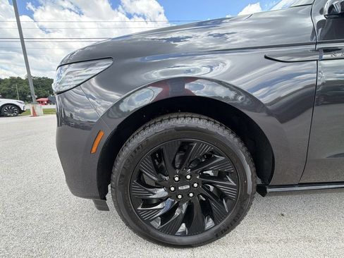 New 2026 Lincoln Navigator Reserve w/ Jet Appearance Package AWD/4WD image 10