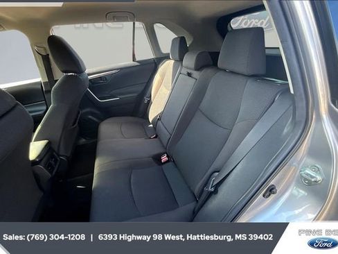 Used 2022 Toyota RAV4 LE image 19