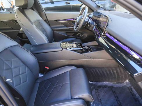 Used 2025 BMW i5 M60 w/ Premium Package image 13