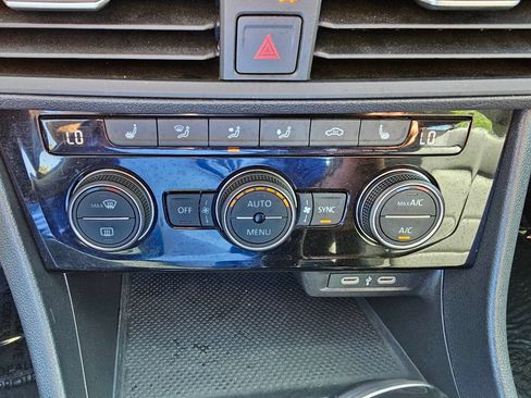 Used 2024 Volkswagen Jetta SE FWD image 28