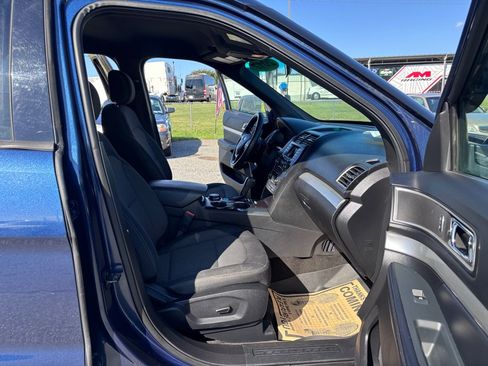 Used 2017 Ford Explorer XLT AWD/4WD image 25
