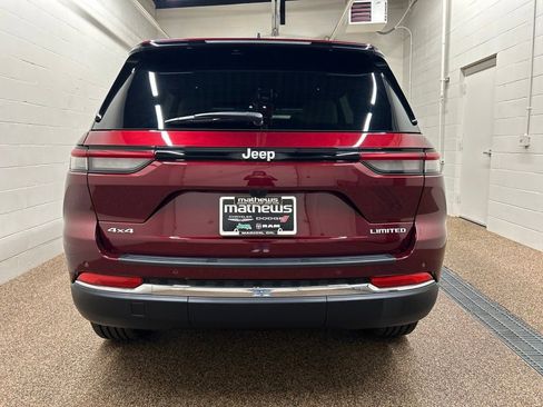 Used 2025 Jeep Grand Cherokee Limited w/ Trailer Tow Package AWD/4WD image 3