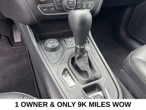 Used 2020 Jeep Cherokee Latitude Plus AWD/4WD image 9