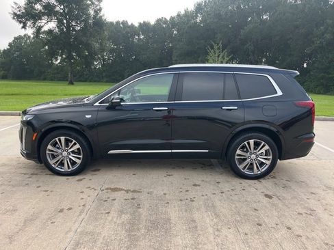 Used 2025 Cadillac XT6 Premium Luxury image 2