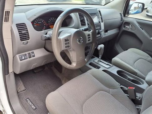 Certified 2018 Nissan Frontier SV image 4