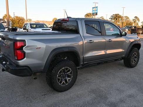 Used 2024 Chevrolet Colorado ZR2 w/ Technology Package image 5