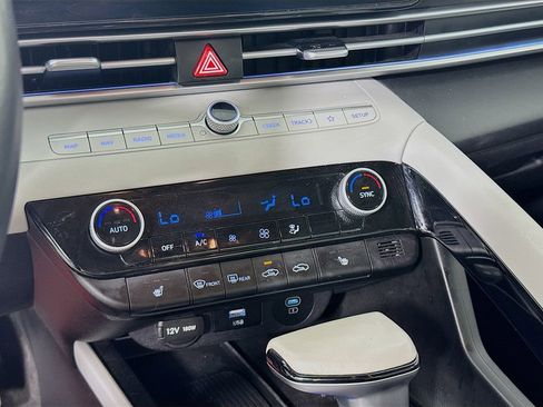Certified 2024 Hyundai Elantra Limited FWD image 16