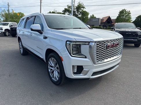 Used 2022 GMC Yukon XL Denali AWD/4WD image 7