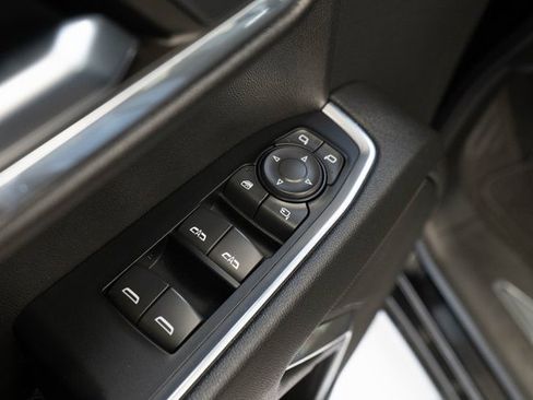 Used 2024 GMC Sierra 1500 SLT image 17