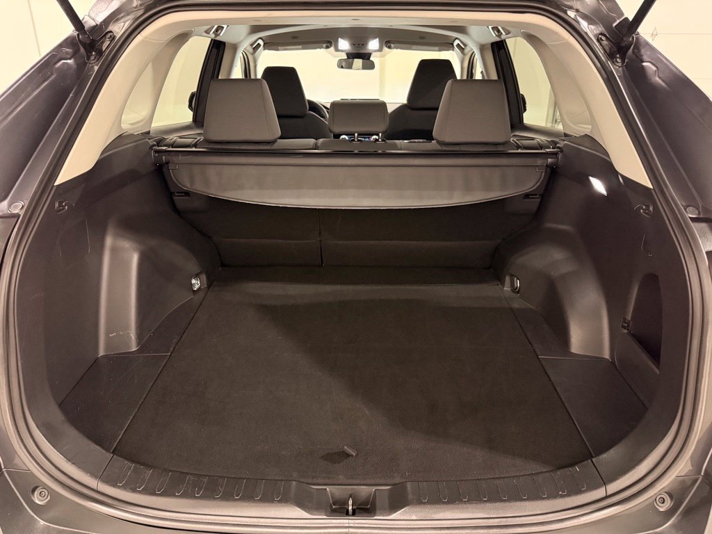 Used 2025 Toyota RAV4 XLE FWD image 10