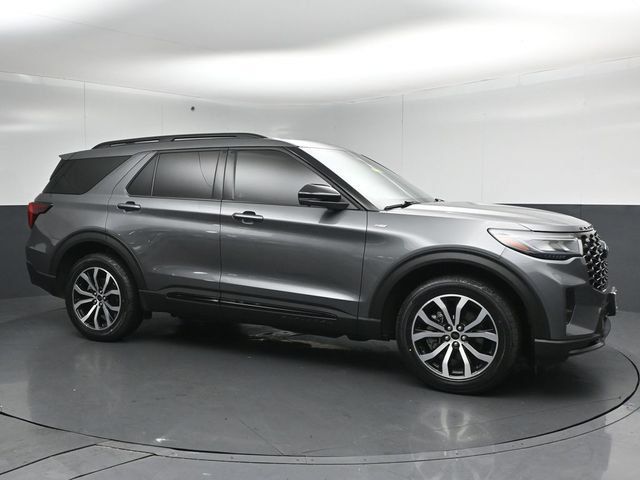 Certified 2025 Ford Explorer ST-Line AWD/4WD image 5