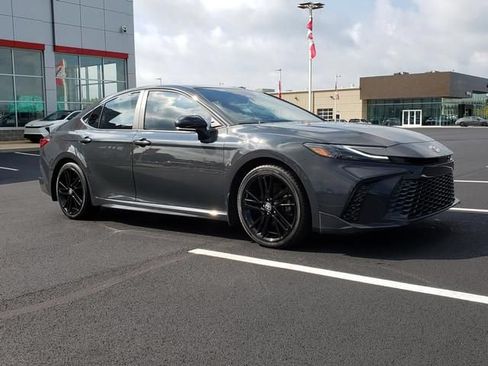 Used 2025 Toyota Camry XSE FWD image 3