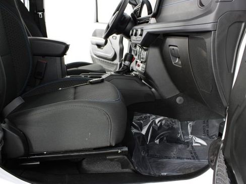Used 2025 Jeep Wrangler Unlimited Rubicon 4xe AWD/4WD image 19