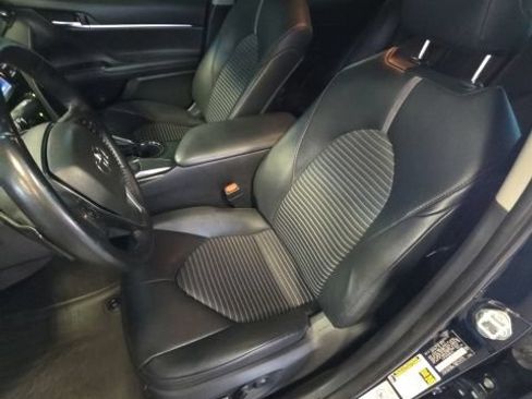 Used 2019 Toyota Camry SE FWD image 12