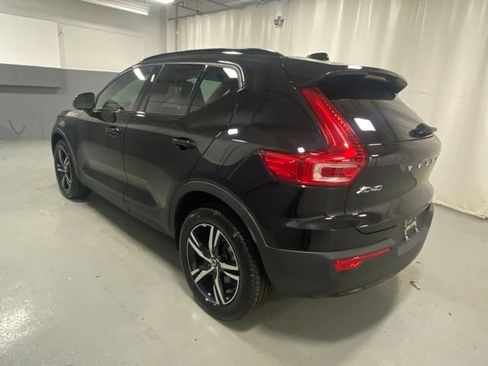 Used 2023 Volvo XC40 B5 Plus w/ Climate Package AWD/4WD image 2