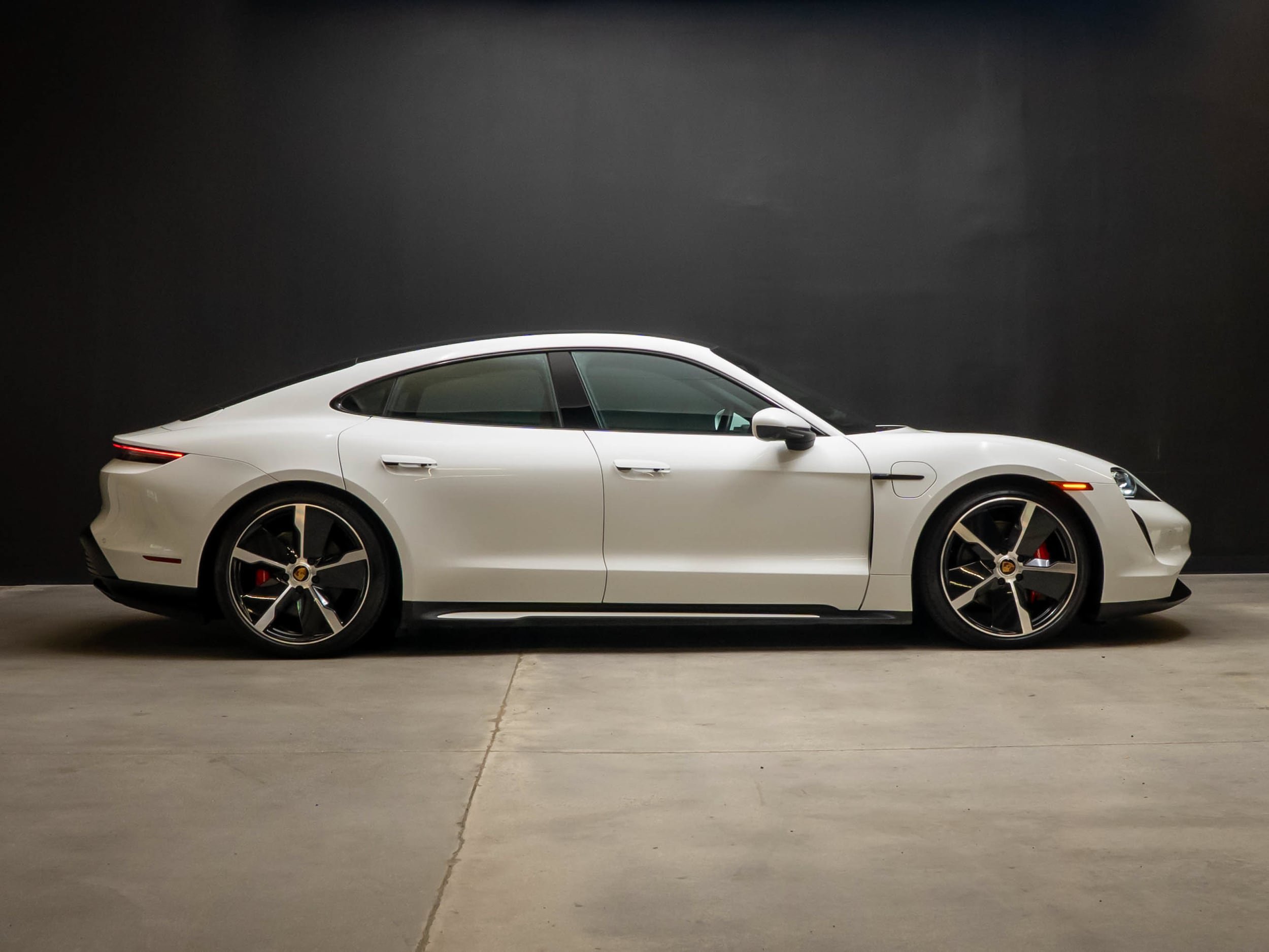 Certified 2024 Porsche Taycan 4S AWD/4WD image 8