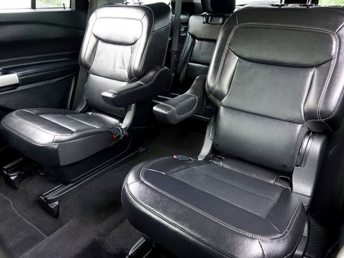 Used 2022 Ford Explorer Limited image 36