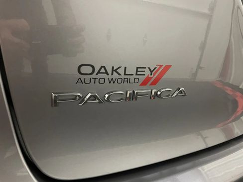 Used 2020 Chrysler Pacifica Limited FWD image 14